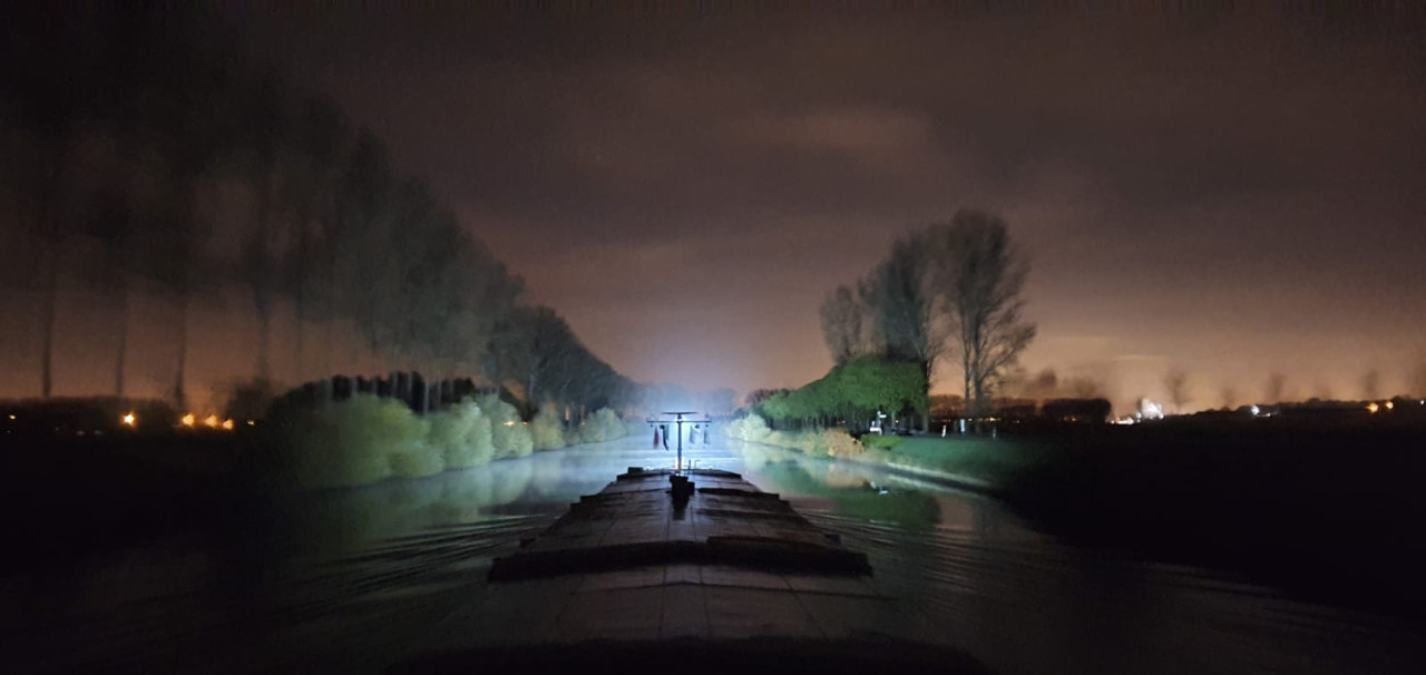 schijnwerper-op-schip